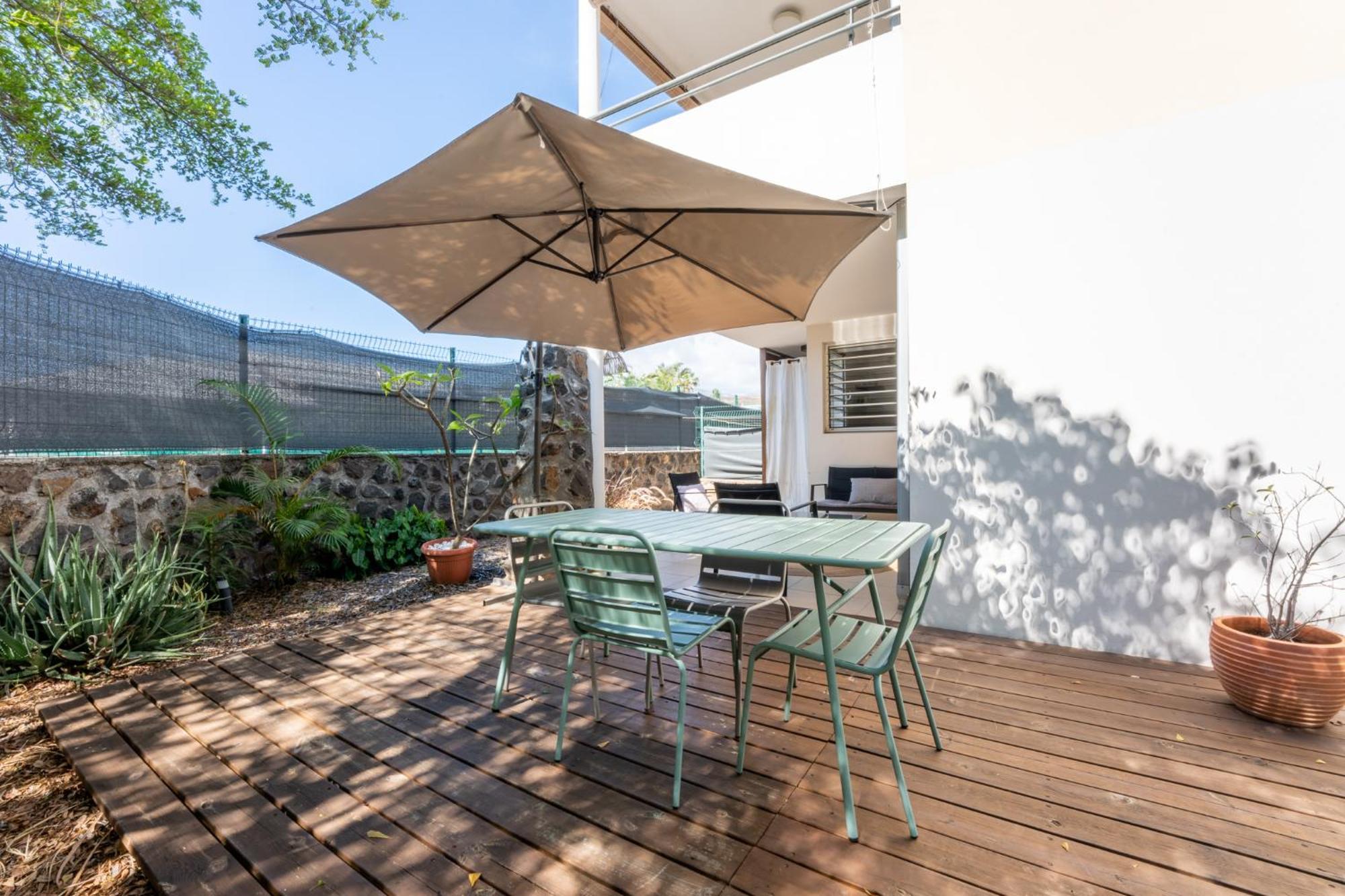 Le Celadon Saint Gilles Les Bains Esterno foto